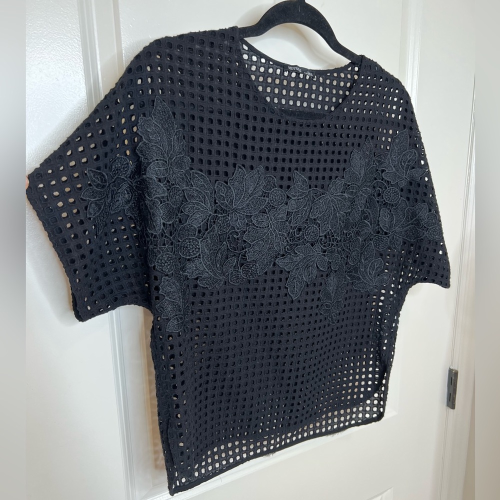 Black chic top. It’s good for both summer and winter time. Casual and formal use